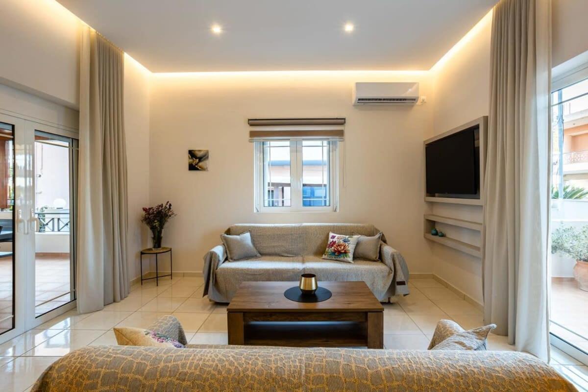 Filiatra Downtown Cozy Retreat - Homely Vibes Eksteriør billede